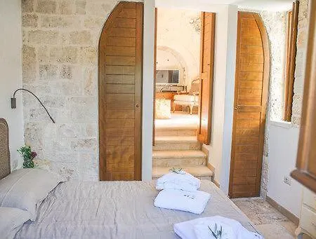 Bed & Breakfast Trullo Grace -trulli Anti' Charme & Relax *