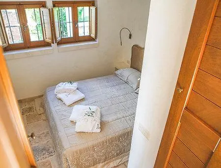 Bed & Breakfast Trullo Grace -trulli Anti' Charme & Relax *